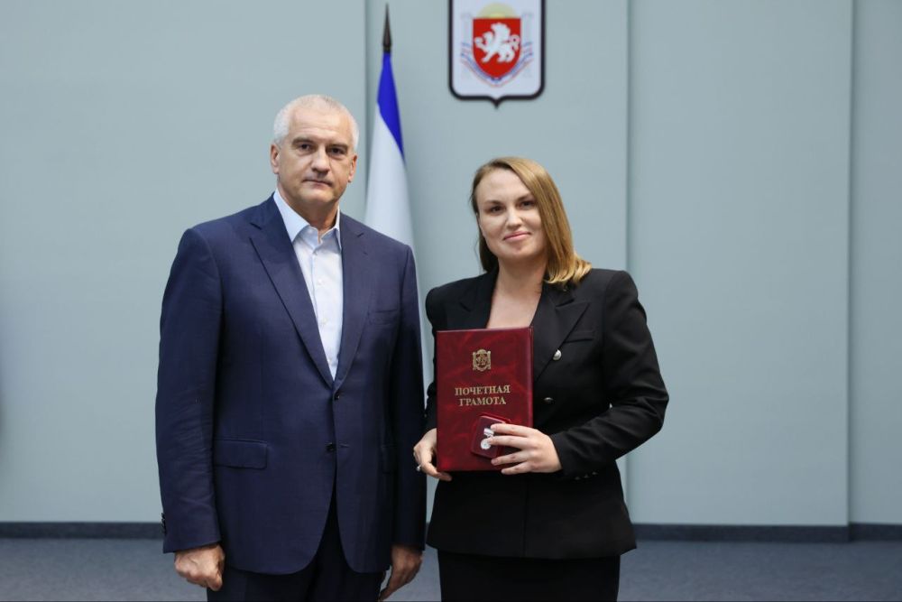 Иван Просоедов: Сегодня заслуженные награды Главы Республики Крым Сергея Аксенова получили евпаторийцы, принимавшие участие в организации стенда Республики Крым на Международной выставке-форуме «Россия» на ВДНХ Иван Просоедов: Сегодня заслуженные награды Главы Республики Крым Сергея Аксенова получили евпаторийцы, принимавшие участие в организации стенда Республики Крым на Международной выставке-форуме «Россия» на ВДНХ