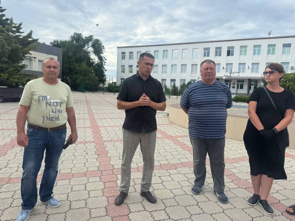 Александр Дудинов: Вместе с главой муниципального образования Черноморский район Алексеем Шипицыным провели встречу с жителями Межводного Александр Дудинов: Вместе с главой муниципального образования Черноморский район Алексеем Шипицыным провели встречу с жителями Межводного