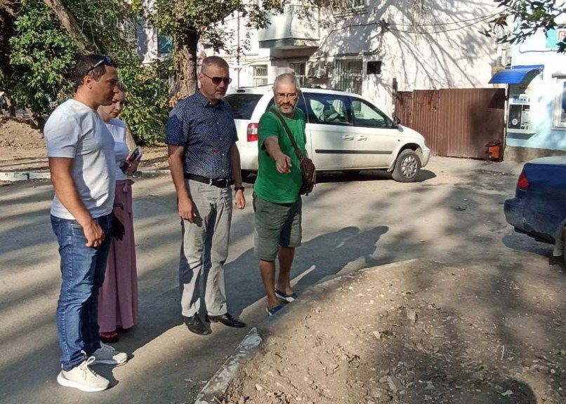 Игорь Ткаченко: Сегодня с Анатолием Владимировичем Шильниковым обошли дворовые территории в районе автовокзала Игорь Ткаченко: Сегодня с Анатолием Владимировичем Шильниковым обошли дворовые территории в районе автовокзала