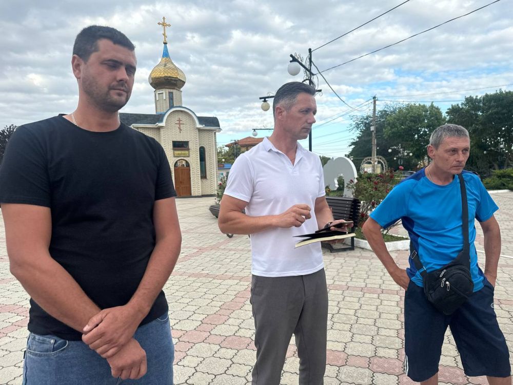 Александр Дудинов: Вместе с главой муниципального образования Черноморский район Алексеем Шипицыным провели встречу с жителями Межводного Александр Дудинов: Вместе с главой муниципального образования Черноморский район Алексеем Шипицыным провели встречу с жителями Межводного