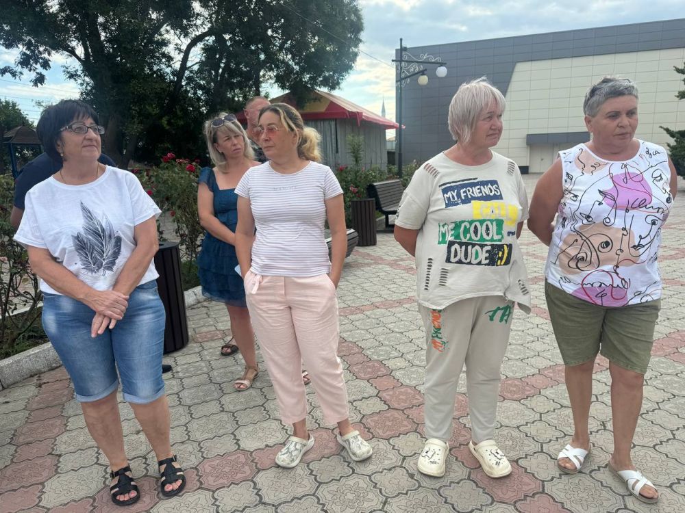Александр Дудинов: Вместе с главой муниципального образования Черноморский район Алексеем Шипицыным провели встречу с жителями Межводного Александр Дудинов: Вместе с главой муниципального образования Черноморский район Алексеем Шипицыным провели встречу с жителями Межводного