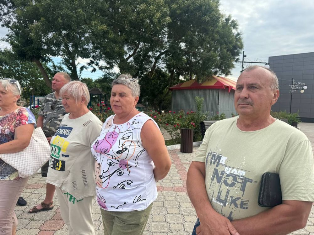 Александр Дудинов: Вместе с главой муниципального образования Черноморский район Алексеем Шипицыным провели встречу с жителями Межводного Александр Дудинов: Вместе с главой муниципального образования Черноморский район Алексеем Шипицыным провели встречу с жителями Межводного
