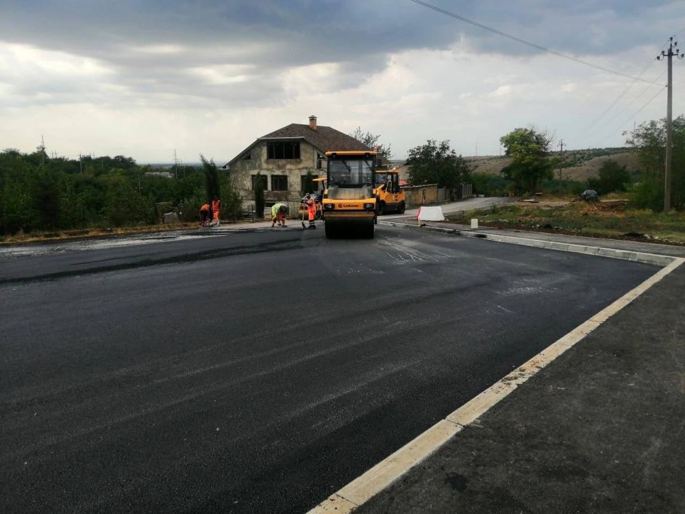 В рамках национального проекта «Безопасные качественные дороги» в завершается ремонт участка дороги общего пользования межмуниципального значения Мазанка - Опушки – Леснолесье протяженностью 1 км, проходящего рядом с сельскими населенными пунктами В рамках национального проекта «Безопасные качественные дороги» в завершается ремонт участка дороги общего пользования межмуниципального значения Мазанка - Опушки – Леснолесье протяженностью 1 км, проходящего рядом с сельскими населенными пунктами