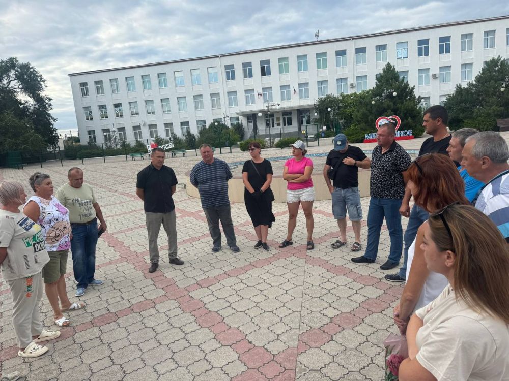 Александр Дудинов: Вместе с главой муниципального образования Черноморский район Алексеем Шипицыным провели встречу с жителями Межводного Александр Дудинов: Вместе с главой муниципального образования Черноморский район Алексеем Шипицыным провели встречу с жителями Межводного