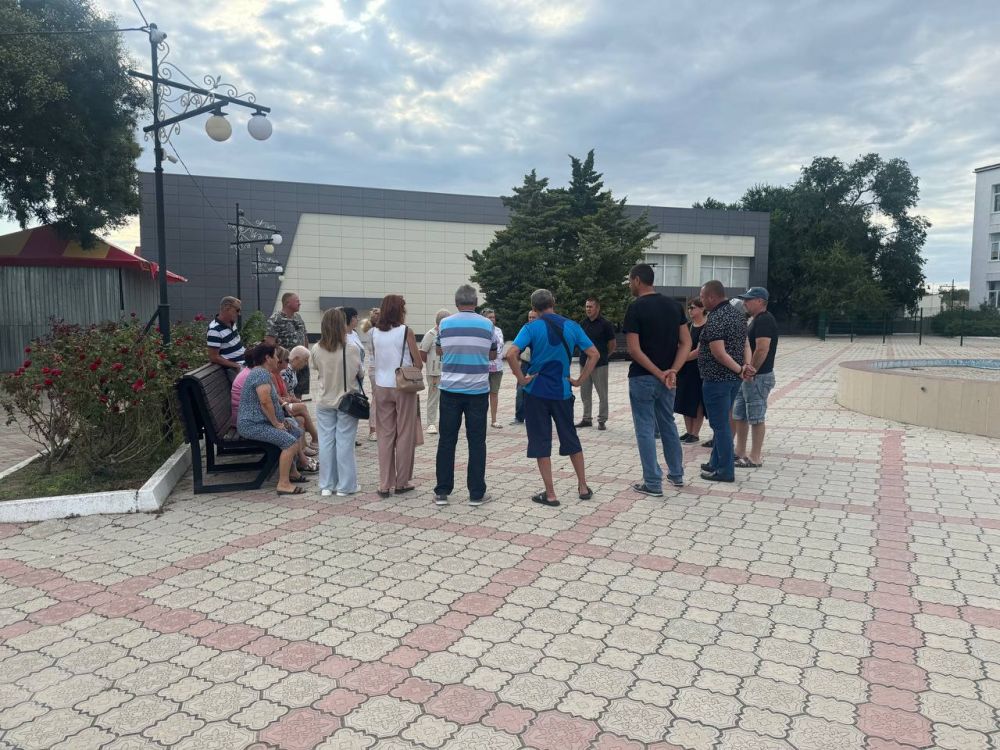 Александр Дудинов: Вместе с главой муниципального образования Черноморский район Алексеем Шипицыным провели встречу с жителями Межводного Александр Дудинов: Вместе с главой муниципального образования Черноморский район Алексеем Шипицыным провели встречу с жителями Межводного