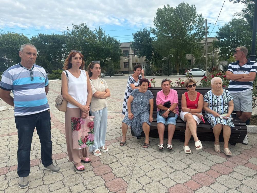 Александр Дудинов: Вместе с главой муниципального образования Черноморский район Алексеем Шипицыным провели встречу с жителями Межводного Александр Дудинов: Вместе с главой муниципального образования Черноморский район Алексеем Шипицыным провели встречу с жителями Межводного