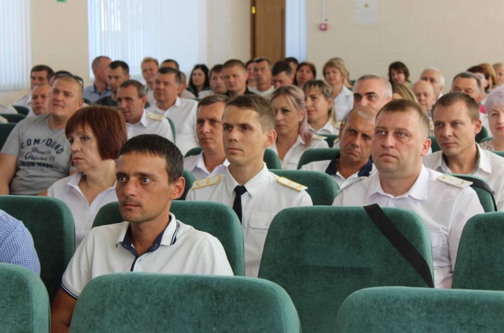Крымских железнодорожников поздравили с предстоящим праздником Крымских железнодорожников поздравили с предстоящим праздником