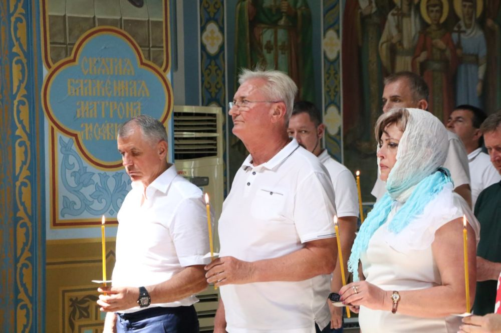 Ольга Урайкина: Далее делегация посетила церковь Феодоровской иконы Божией матери Ольга Урайкина: Далее делегация посетила церковь Феодоровской иконы Божией матери