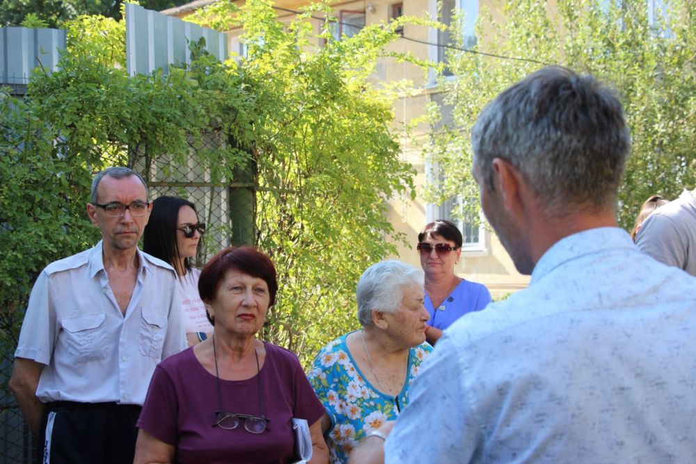 #в_диалоге_с_керчанами. Цикл выездных мероприятий, в рамках которых представители администрации проводят встречи с жителями многоквартирных домов, продолжается #в_диалоге_с_керчанами. Цикл выездных мероприятий, в рамках которых представители администрации проводят встречи с жителями многоквартирных домов, продолжается