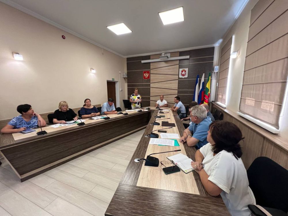 Сотрудники правового управления Министерства юстиции Республики Крым приняли совместно с общественной палатой Республики... Сотрудники правового управления Министерства юстиции Республики Крым приняли совместно с общественной палатой Республики...