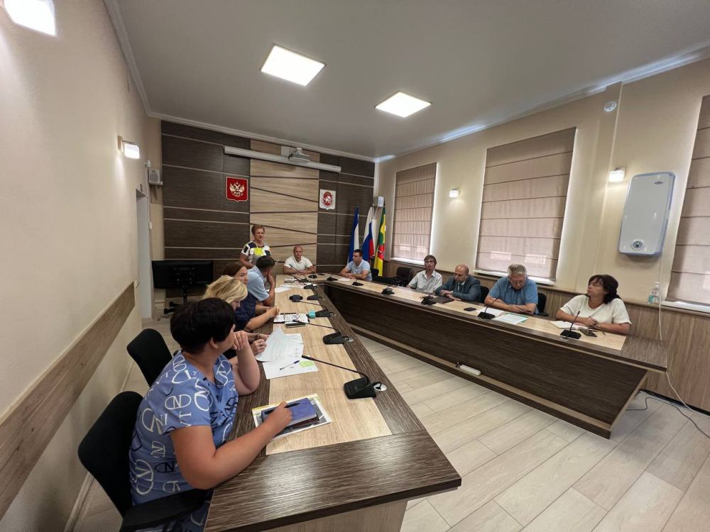 Сотрудники правового управления Министерства юстиции Республики Крым приняли совместно с общественной палатой Республики... Сотрудники правового управления Министерства юстиции Республики Крым приняли совместно с общественной палатой Республики...