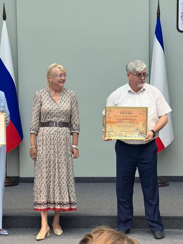 Игорь Ивин: Сегодня в Совете Министров Республики Крым прошло торжественное награждение команд-участниц Международной выставки-форума «Россия» Игорь Ивин: Сегодня в Совете Министров Республики Крым прошло торжественное награждение команд-участниц Международной выставки-форума «Россия»
