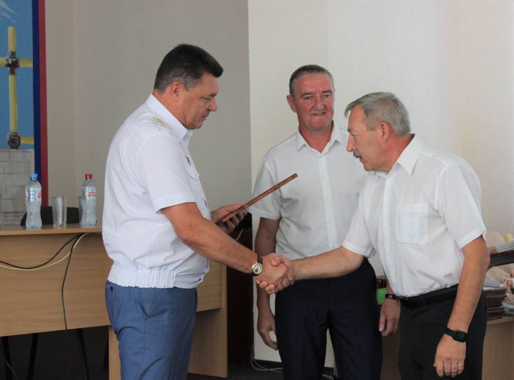 Крымских железнодорожников поздравили с предстоящим праздником Крымских железнодорожников поздравили с предстоящим праздником