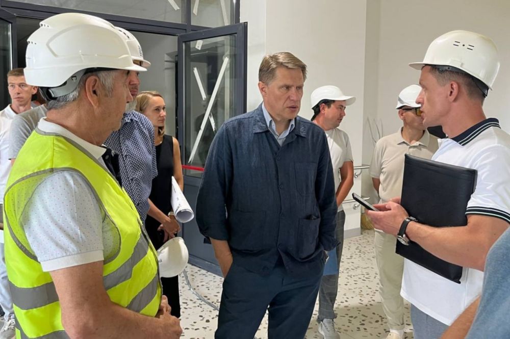 Министр здравоохранения РФ Михаил Мурашко посетил в Евпатории поликлинику и строящийся Федеральный детский реабилитационный центр Министр здравоохранения РФ Михаил Мурашко посетил в Евпатории поликлинику и строящийся Федеральный детский реабилитационный центр