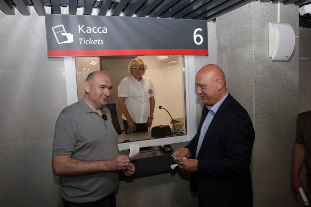 Алексей Дружинин открыл железнодорожный вокзал в Мариуполе Алексей Дружинин открыл железнодорожный вокзал в Мариуполе