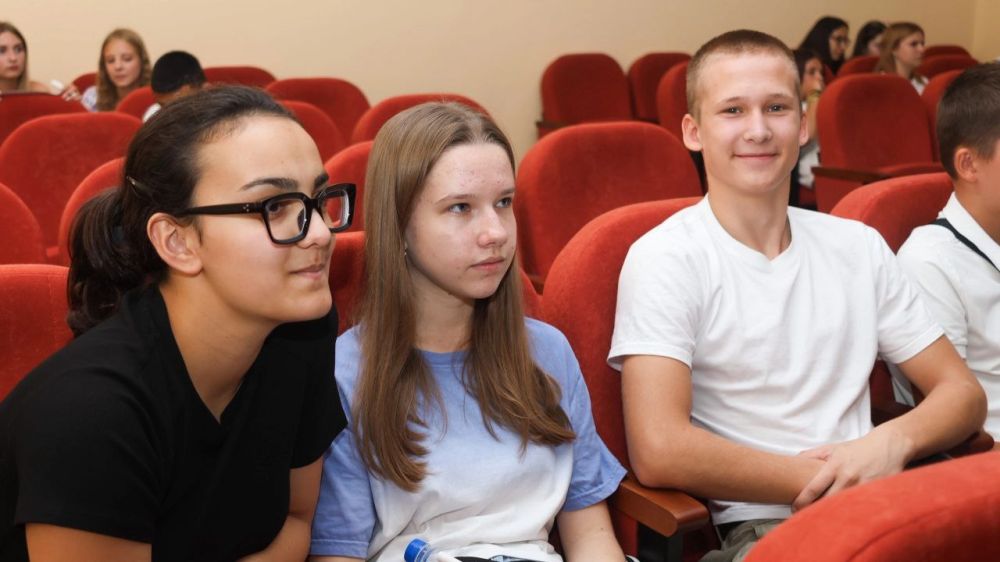 Алексей Зинченко: Созидаем для молодежи!. Сегодня рабочий день начался с поездки в город Джанкой, где был рад пообщаться с... Алексей Зинченко: Созидаем для молодежи!. Сегодня рабочий день начался с поездки в город Джанкой, где был рад пообщаться с...