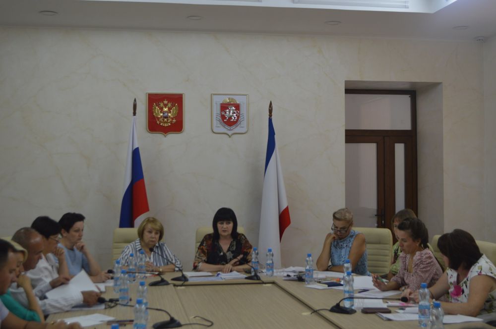 Валентина Лаврик: Сегодня состоялось заседание республиканской комиссии по оценке готовности муниципальных образовательных организаций к началу учебного года 2024/2025 Валентина Лаврик: Сегодня состоялось заседание республиканской комиссии по оценке готовности муниципальных образовательных организаций к началу учебного года 2024/2025