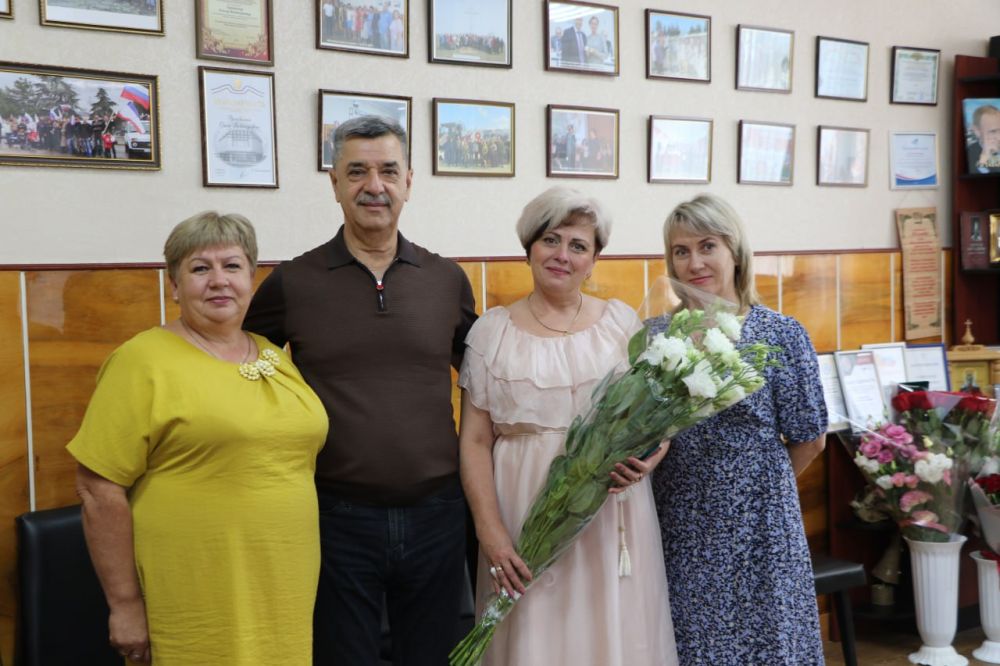 Ольга Урайкина: Дорогие коллеги!. Хочу искренне поблагодарить вас за тёплые поздравления. Каждое ваше сообщение, каждый... Ольга Урайкина: Дорогие коллеги!. Хочу искренне поблагодарить вас за тёплые поздравления. Каждое ваше сообщение, каждый...