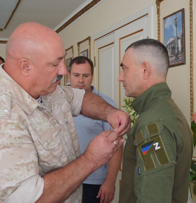 #своих_не_бросаем. Керчанину – участнику спецоперации вручили медаль «За отвагу» Старший лейтенант запаса Андрей КУРЦЕВ был... #своих_не_бросаем. Керчанину – участнику спецоперации вручили медаль «За отвагу» Старший лейтенант запаса Андрей КУРЦЕВ был...