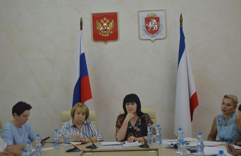 Валентина Лаврик: Сегодня состоялось заседание республиканской комиссии по оценке готовности муниципальных образовательных организаций к началу учебного года 2024/2025 Валентина Лаврик: Сегодня состоялось заседание республиканской комиссии по оценке готовности муниципальных образовательных организаций к началу учебного года 2024/2025