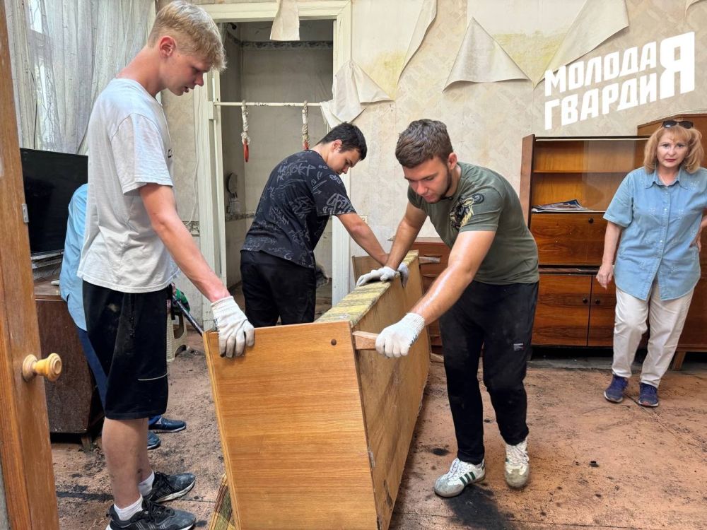 Евпаторийские молодогвардейцы совместно с Главой муниципального образования, Председателем Евпаторийского городского совета Эмилией Михайловной Леоновой оказали помощь ветерану Великой Отечественной войны Михеевой Майе Петровне Евпаторийские молодогвардейцы совместно с Главой муниципального образования, Председателем Евпаторийского городского совета Эмилией Михайловной Леоновой оказали помощь ветерану Великой Отечественной войны Михеевой Майе Петровне