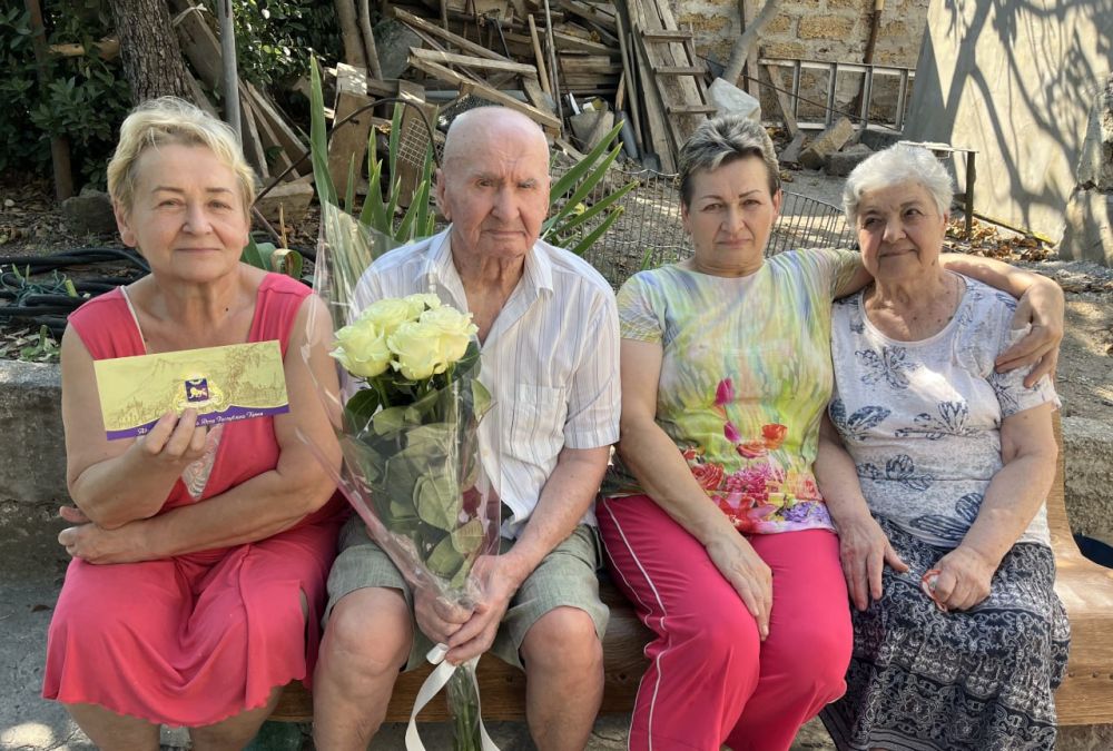 Ялтинцы Тамара Янкуленко и Георгий Попенко отметили 90-летние юбилеи Ялтинцы Тамара Янкуленко и Георгий Попенко отметили 90-летние юбилеи