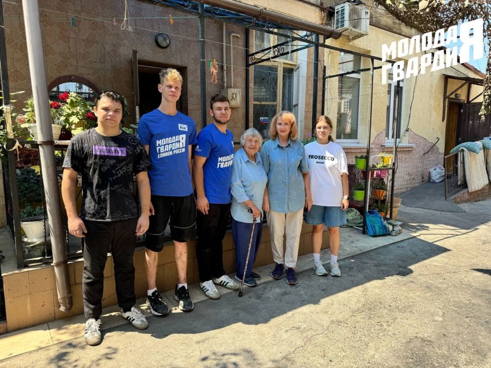 Евпаторийские молодогвардейцы совместно с Главой муниципального образования, Председателем Евпаторийского городского совета Эмилией Михайловной Леоновой оказали помощь ветерану Великой Отечественной войны Михеевой Майе Петровне Евпаторийские молодогвардейцы совместно с Главой муниципального образования, Председателем Евпаторийского городского совета Эмилией Михайловной Леоновой оказали помощь ветерану Великой Отечественной войны Михеевой Майе Петровне