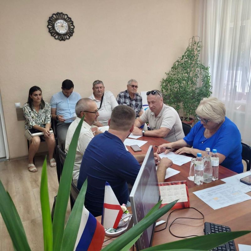 Галина Огнёва: В рамках рабочего выезда в Изобильненский территориальный орган встретилась с заявителем для решения вопроса об организации подъездного пути к земельному участку Галина Огнёва: В рамках рабочего выезда в Изобильненский территориальный орган встретилась с заявителем для решения вопроса об организации подъездного пути к земельному участку