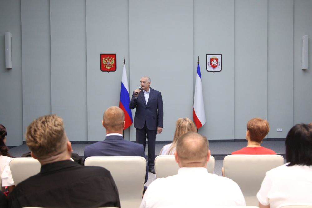Сергей Аксёнов: Благодаря четкой командной работе, драйву, энтузиазму крымчан республика была достойно представлена на Международной выставке-форуме «Россия», проходившей на ВДНХ в Москве Сергей Аксёнов: Благодаря четкой командной работе, драйву, энтузиазму крымчан республика была достойно представлена на Международной выставке-форуме «Россия», проходившей на ВДНХ в Москве