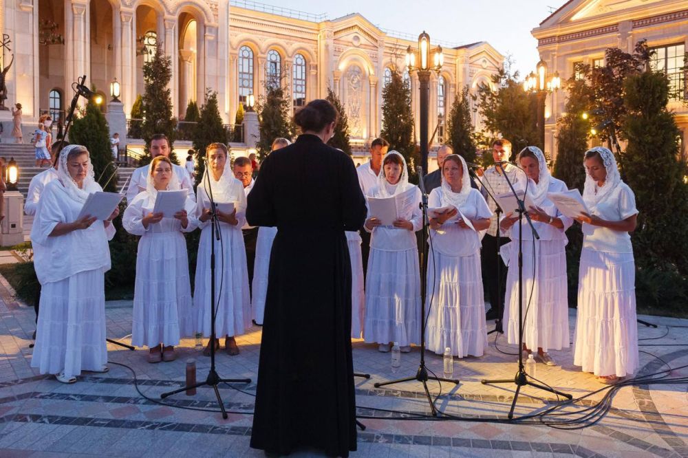 В храм-парке во имя Святой Троицы в Новом Херсонесе состоялось первое Богослужение после открытия музейно-храмового комплекса В храм-парке во имя Святой Троицы в Новом Херсонесе состоялось первое Богослужение после открытия музейно-храмового комплекса