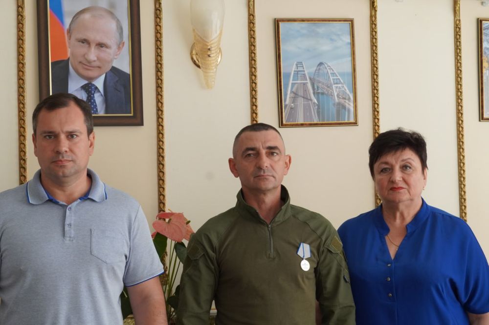 #своих_не_бросаем. Керчанину – участнику спецоперации вручили медаль «За отвагу» Старший лейтенант запаса Андрей КУРЦЕВ был... #своих_не_бросаем. Керчанину – участнику спецоперации вручили медаль «За отвагу» Старший лейтенант запаса Андрей КУРЦЕВ был...