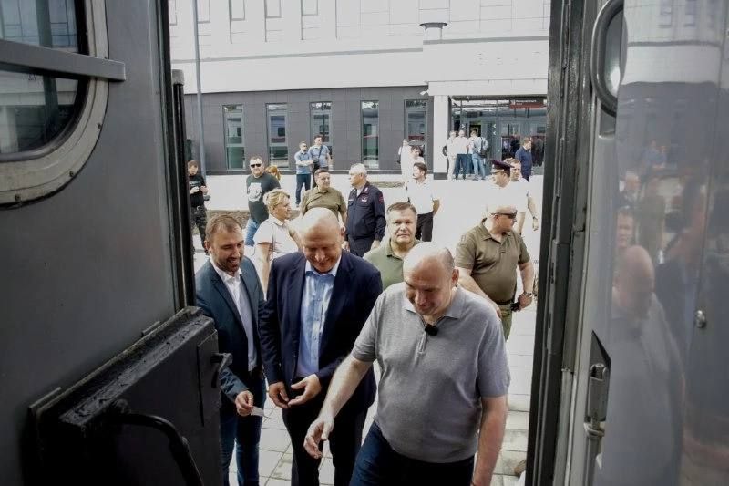 Алексей Дружинин открыл железнодорожный вокзал в Мариуполе Алексей Дружинин открыл железнодорожный вокзал в Мариуполе