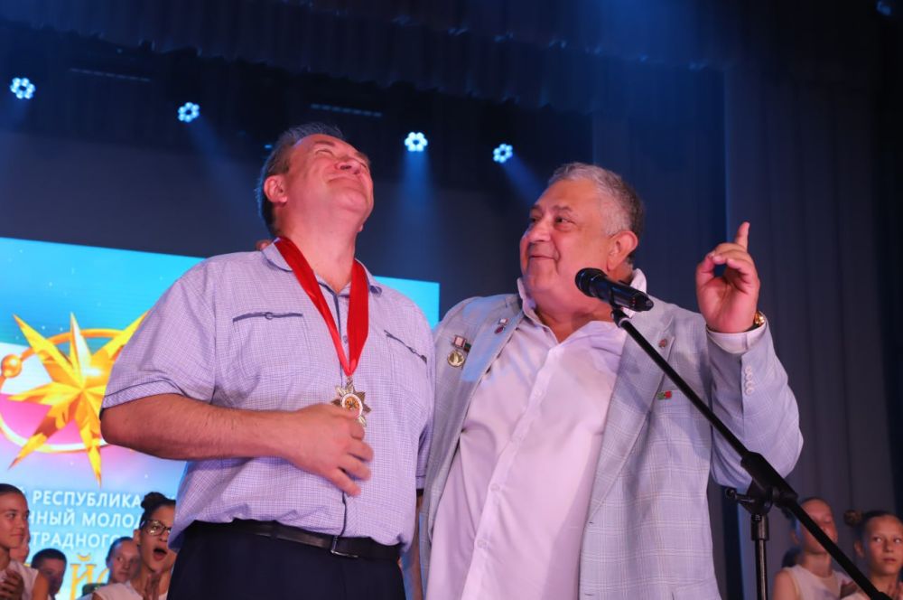 Когда волшебство музыки сочетается с яркими эмоциями, рождается настоящее шоу, способное пленить сердца зрителей Когда волшебство музыки сочетается с яркими эмоциями, рождается настоящее шоу, способное пленить сердца зрителей