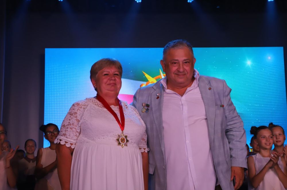 Когда волшебство музыки сочетается с яркими эмоциями, рождается настоящее шоу, способное пленить сердца зрителей Когда волшебство музыки сочетается с яркими эмоциями, рождается настоящее шоу, способное пленить сердца зрителей