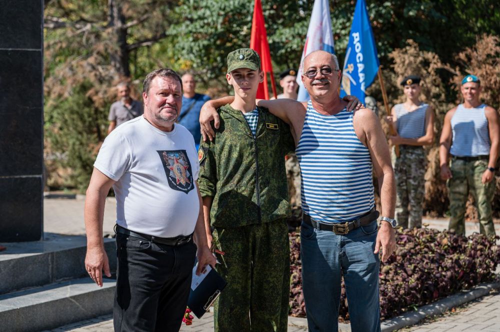 Александр Юрьев: Принял участие в мероприятии, посвящённом 94-ой годовщине со дня создания Воздушно-десантных войск Российской Федерации Александр Юрьев: Принял участие в мероприятии, посвящённом 94-ой годовщине со дня создания Воздушно-десантных войск Российской Федерации