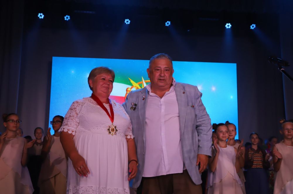 Когда волшебство музыки сочетается с яркими эмоциями, рождается настоящее шоу, способное пленить сердца зрителей Когда волшебство музыки сочетается с яркими эмоциями, рождается настоящее шоу, способное пленить сердца зрителей