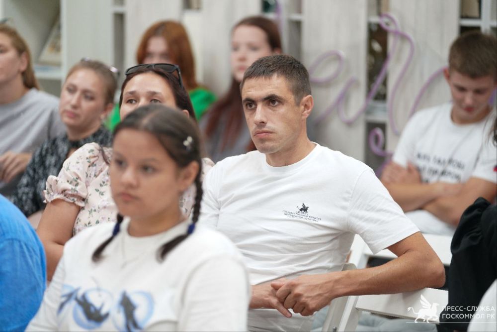 Алексей Зинченко: Не работа, а миссия!. Сегодня провели всеобщее совещание молодежных советов муниципальных образований Республики Крым Алексей Зинченко: Не работа, а миссия!. Сегодня провели всеобщее совещание молодежных советов муниципальных образований Республики Крым