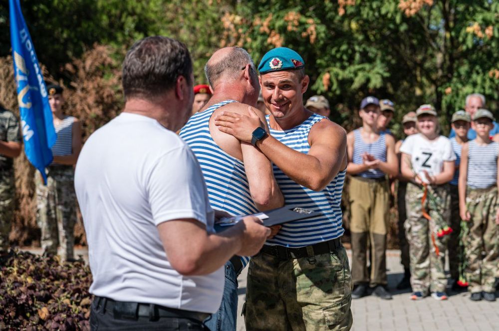 Александр Юрьев: Принял участие в мероприятии, посвящённом 94-ой годовщине со дня создания Воздушно-десантных войск Российской Федерации Александр Юрьев: Принял участие в мероприятии, посвящённом 94-ой годовщине со дня создания Воздушно-десантных войск Российской Федерации