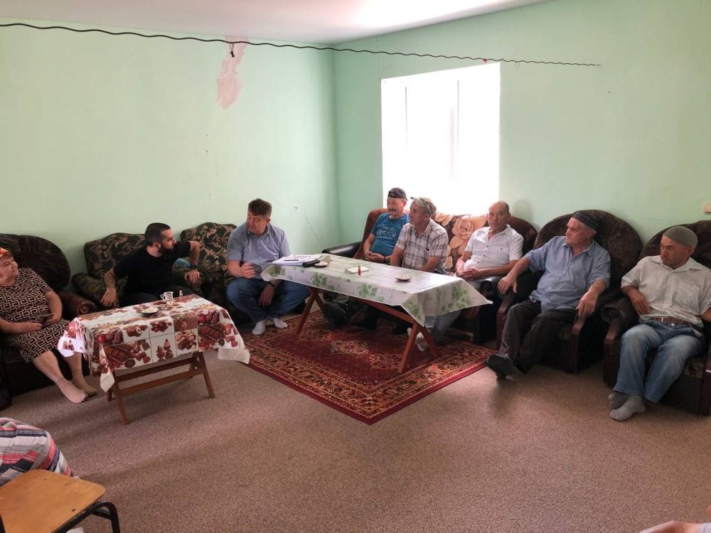 Айдер Типпа: В ходе своего визита в сёла Александровка, Клепинино, Красная Поляна Красногвардейского района и общения с жителями хочу отметить, что граждане проинформированы о планах решения вопросов, связанных с благоустройством населенных пунктов Айдер Типпа: В ходе своего визита в сёла Александровка, Клепинино, Красная Поляна Красногвардейского района и общения с жителями хочу отметить, что граждане проинформированы о планах решения вопросов, связанных с благоустройством населенных пунктов