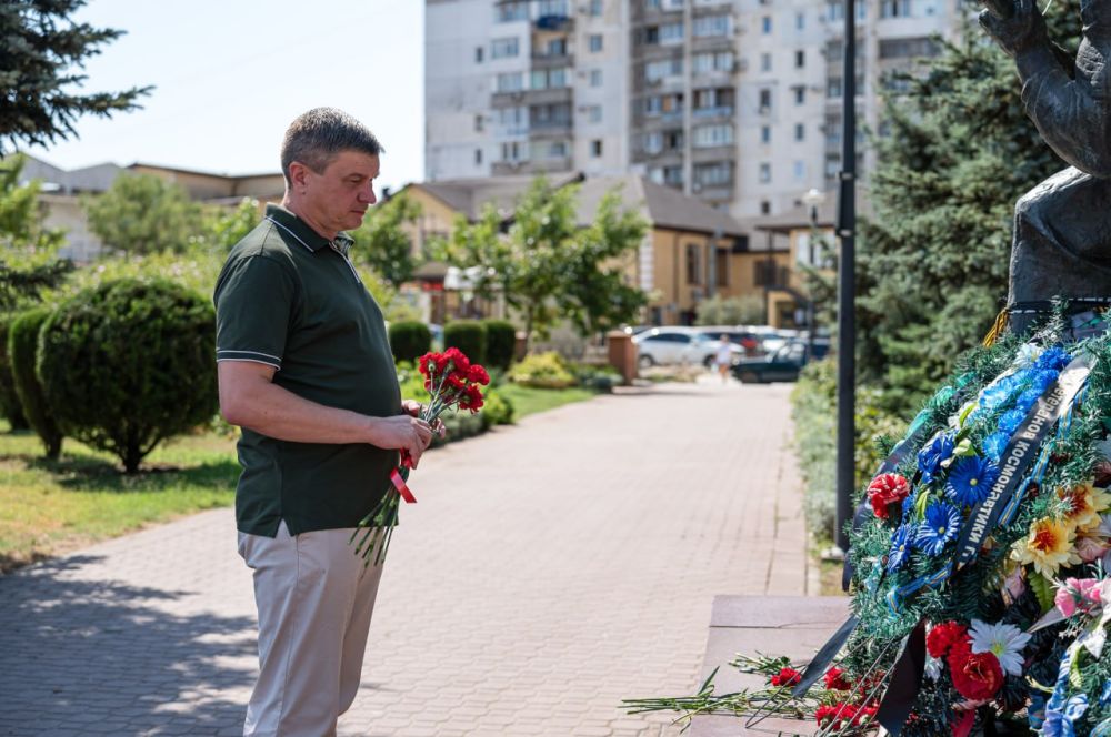 В Евпатории прошли мероприятия, посвященные Дню воздушно-десантных войск В Евпатории прошли мероприятия, посвященные Дню воздушно-десантных войск