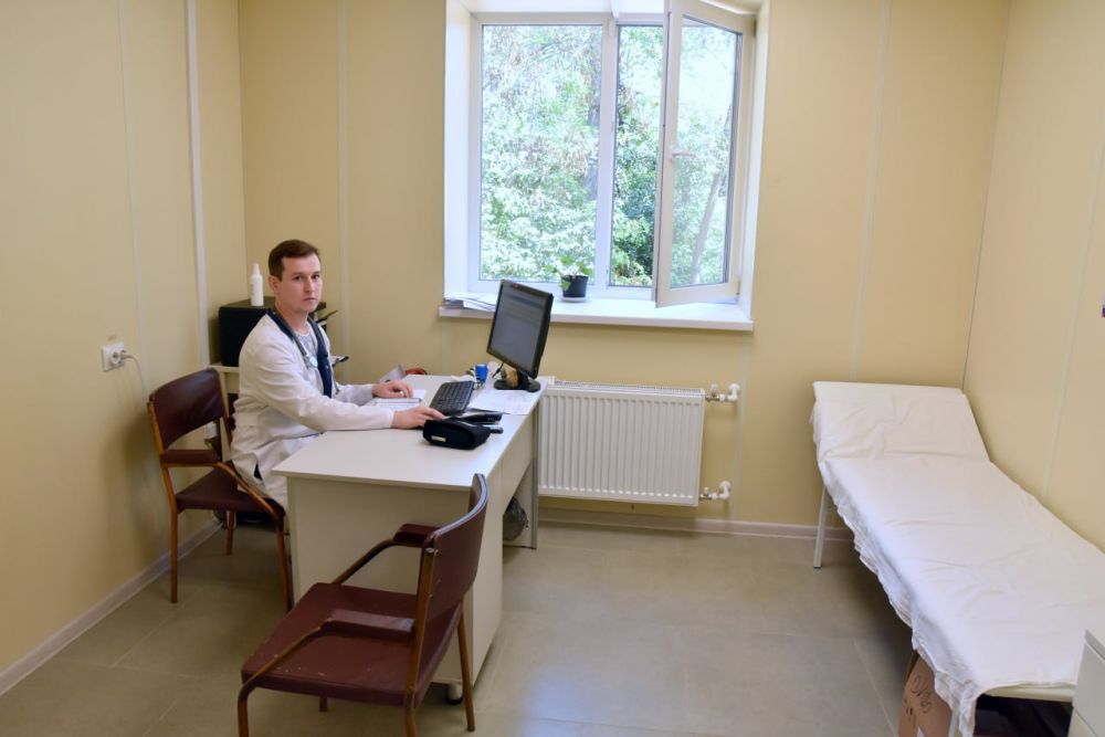 В Симферопольском районе врачи Пионерской участковой больницы ведут прием пациентов в обновленном здании В Симферопольском районе врачи Пионерской участковой больницы ведут прием пациентов в обновленном здании