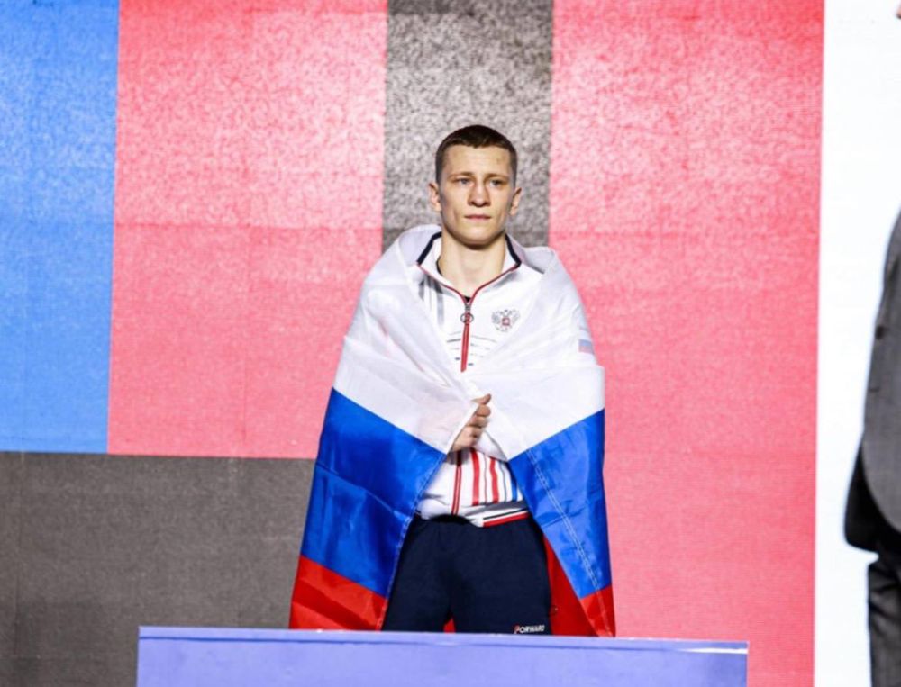 Известный боксер лишился глаза, заступившись за подростка в Феодосии — 15 агрессоров избивали его толпой, Дмитрий Двали бросился на помощь Известный боксер лишился глаза, заступившись за подростка в Феодосии — 15 агрессоров избивали его толпой, Дмитрий Двали бросился на помощь