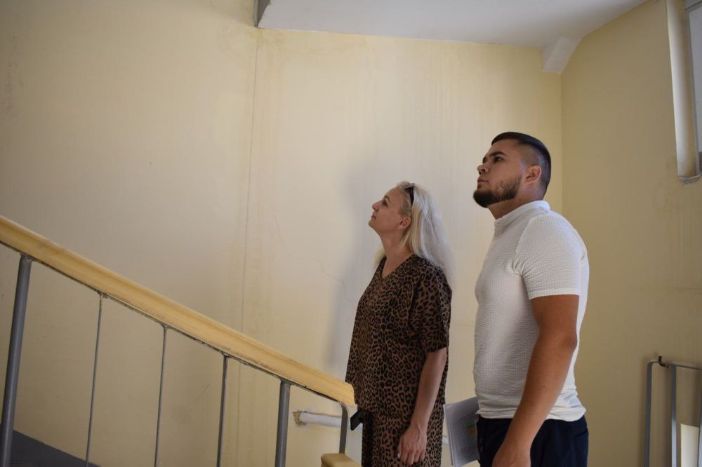 Галина Огнёва: Совместно с заместителем главного государственного жилищного инспектора Республики Крым Глобой Вероникой Владимировной проверила санитарное состояние многоквартирных домов на улицах Богдана Хмельницкого, Туристов и 60 лет СССР Галина Огнёва: Совместно с заместителем главного государственного жилищного инспектора Республики Крым Глобой Вероникой Владимировной проверила санитарное состояние многоквартирных домов на улицах Богдана Хмельницкого, Туристов и 60 лет СССР