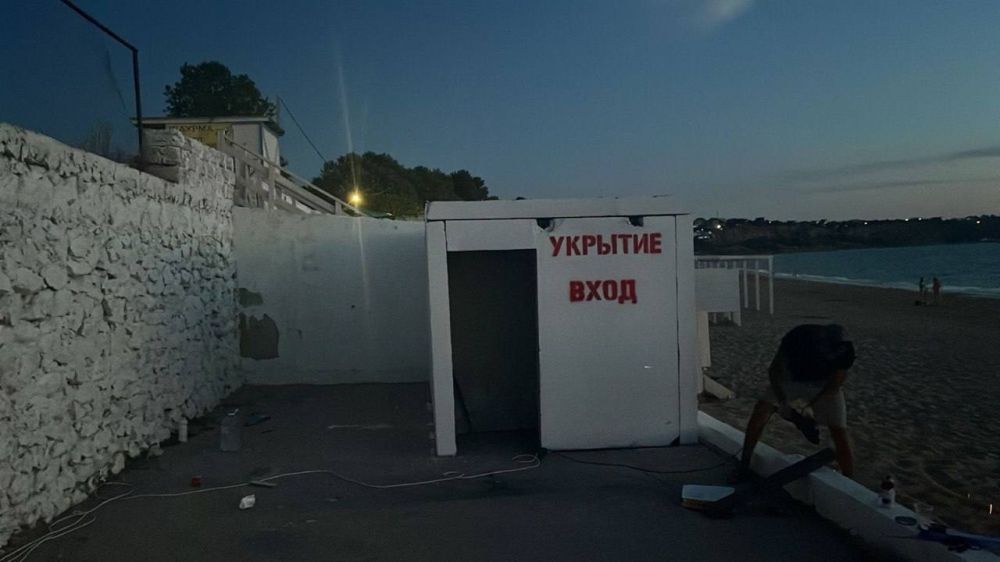 В Севастополе продолжается установка бетонных укрытий В Севастополе продолжается установка бетонных укрытий
