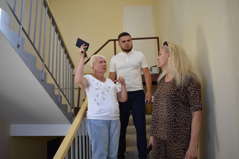 Галина Огнёва: Совместно с заместителем главного государственного жилищного инспектора Республики Крым Глобой Вероникой Владимировной проверила санитарное состояние многоквартирных домов на улицах Богдана Хмельницкого, Туристов и 60 лет СССР Галина Огнёва: Совместно с заместителем главного государственного жилищного инспектора Республики Крым Глобой Вероникой Владимировной проверила санитарное состояние многоквартирных домов на улицах Богдана Хмельницкого, Туристов и 60 лет СССР