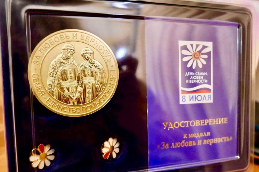 Владимир Немцев: Накануне в ТЮЗе состоялось торжественное награждение севастопольских супружеских пар медалями «За любовь и верность» и «Севастопольская семья» Владимир Немцев: Накануне в ТЮЗе состоялось торжественное награждение севастопольских супружеских пар медалями «За любовь и верность» и «Севастопольская семья»
