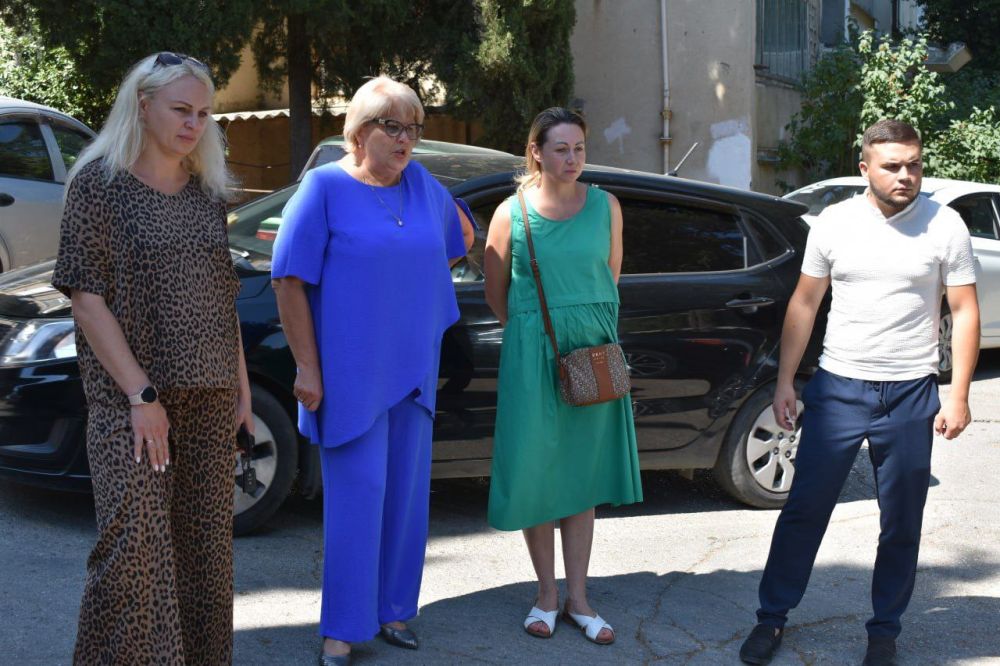 Галина Огнёва: Совместно с заместителем главного государственного жилищного инспектора Республики Крым Глобой Вероникой Владимировной проверила санитарное состояние многоквартирных домов на улицах Богдана Хмельницкого, Туристов и 60 лет СССР Галина Огнёва: Совместно с заместителем главного государственного жилищного инспектора Республики Крым Глобой Вероникой Владимировной проверила санитарное состояние многоквартирных домов на улицах Богдана Хмельницкого, Туристов и 60 лет СССР