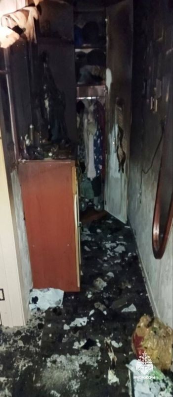 В Крыму 12 людей эвакуировали из дома из-за вспыхнувшего моноколеса В Крыму 12 людей эвакуировали из дома из-за вспыхнувшего моноколеса