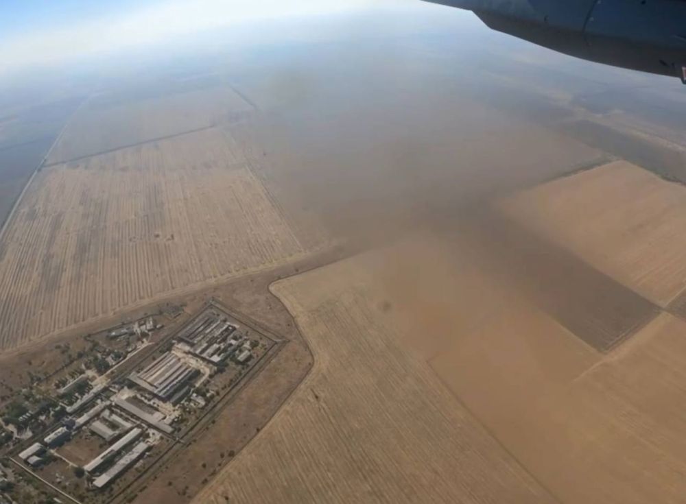 Украинские ресурсы выложили первое видео непосредственного применения крылатых ракет Storm Shadow с доработанных бомбардировщиков Су-24М, включая момент сброса самих боеприпасов Украинские ресурсы выложили первое видео непосредственного применения крылатых ракет Storm Shadow с доработанных бомбардировщиков Су-24М, включая момент сброса самих боеприпасов
