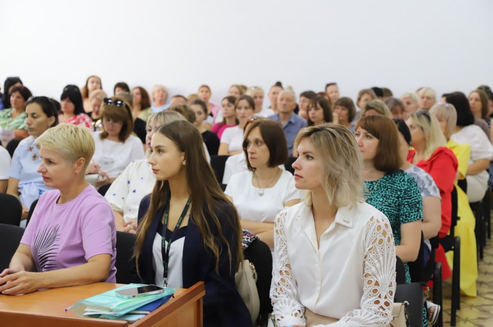 Людмила Пучкова: Под моим председательством, при участии сотрудников администрации и глав сельских поселений состоялось аппаратное совещание Людмила Пучкова: Под моим председательством, при участии сотрудников администрации и глав сельских поселений состоялось аппаратное совещание